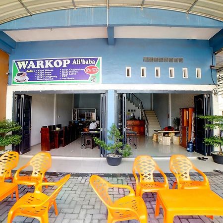 Oyo 90922 Gurusinga Guesthouse Medan Exterior foto