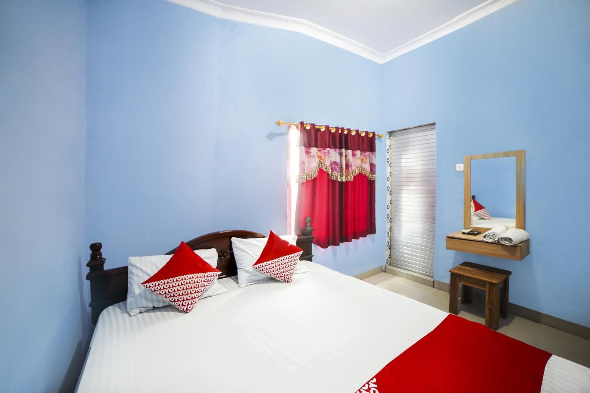 Oyo 90922 Gurusinga Guesthouse Medan Exterior foto