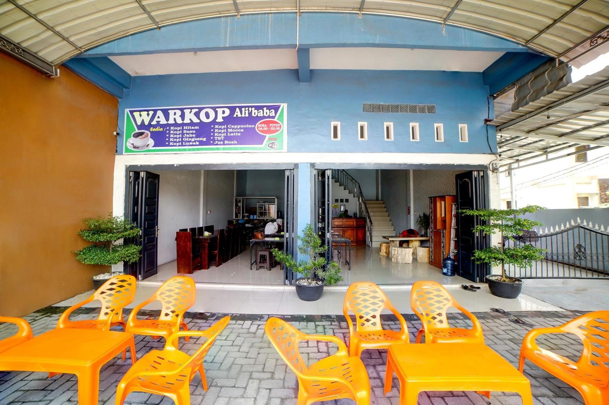 Oyo 90922 Gurusinga Guesthouse Medan Exterior foto