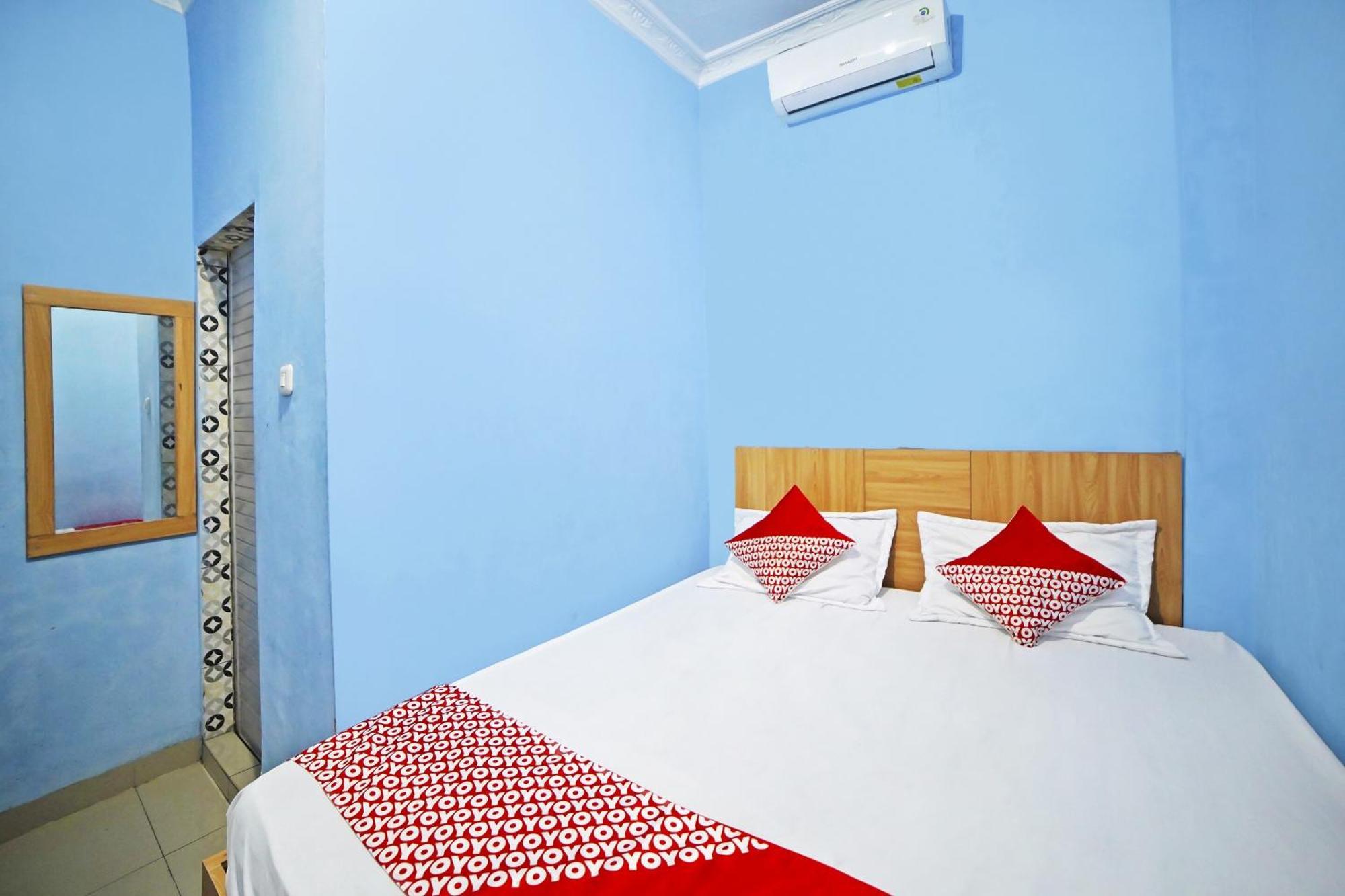 Oyo 90922 Gurusinga Guesthouse Medan Exterior foto