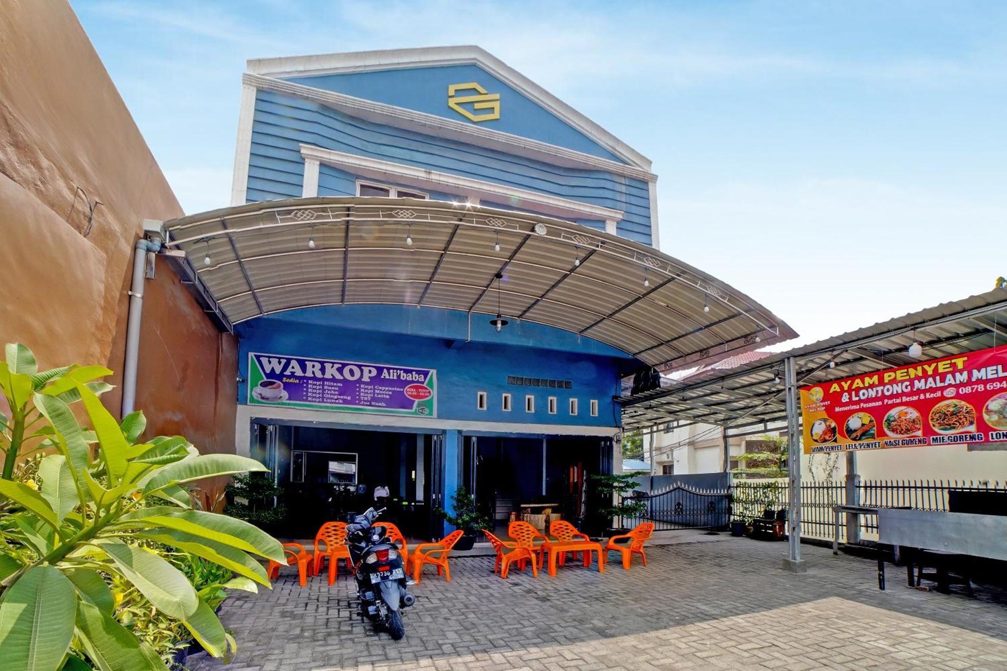Oyo 90922 Gurusinga Guesthouse Medan Exterior foto